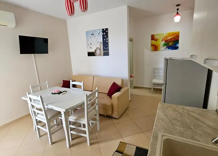Vacanze Pushime Albania * Radhimë