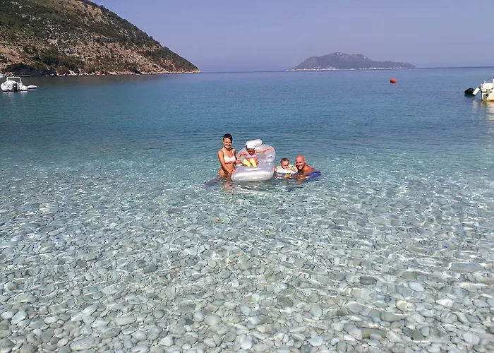 Vacanze Pushime Albania * Radhimë