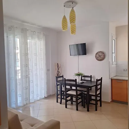 Vacanze Pushime Albania * Radhimë
