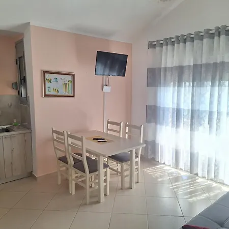 Vacanze Pushime Albania * Radhimë
